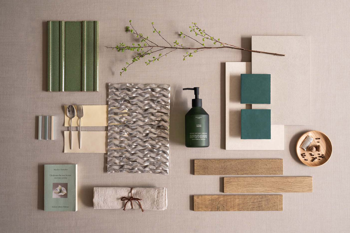 Superficie decorativa con tonalità chiare e texture materica, abbinata a oggetti di design e elementi naturali.